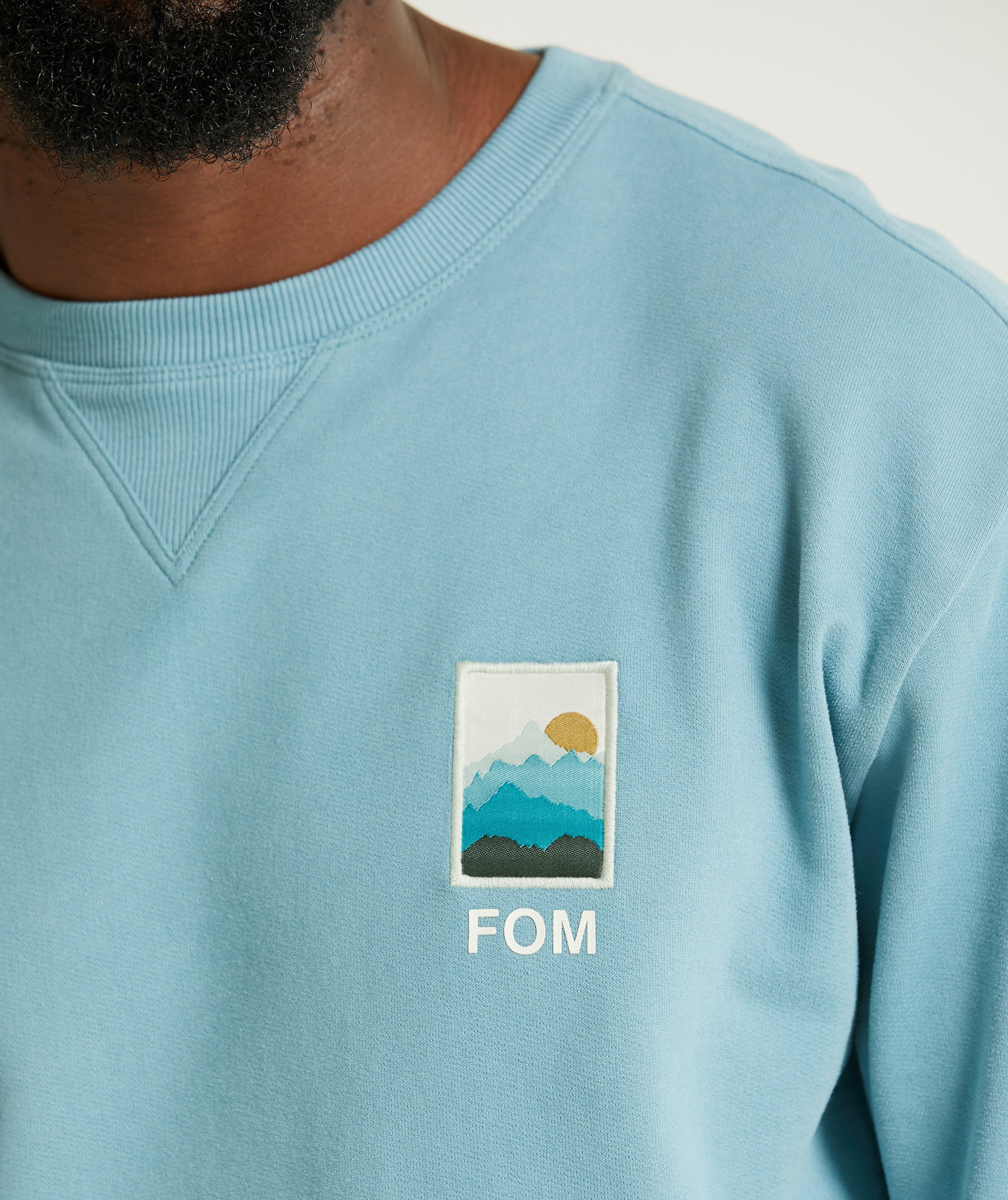 Mens Crew Neck Embroidery Sweatshirt - Sea Breeze