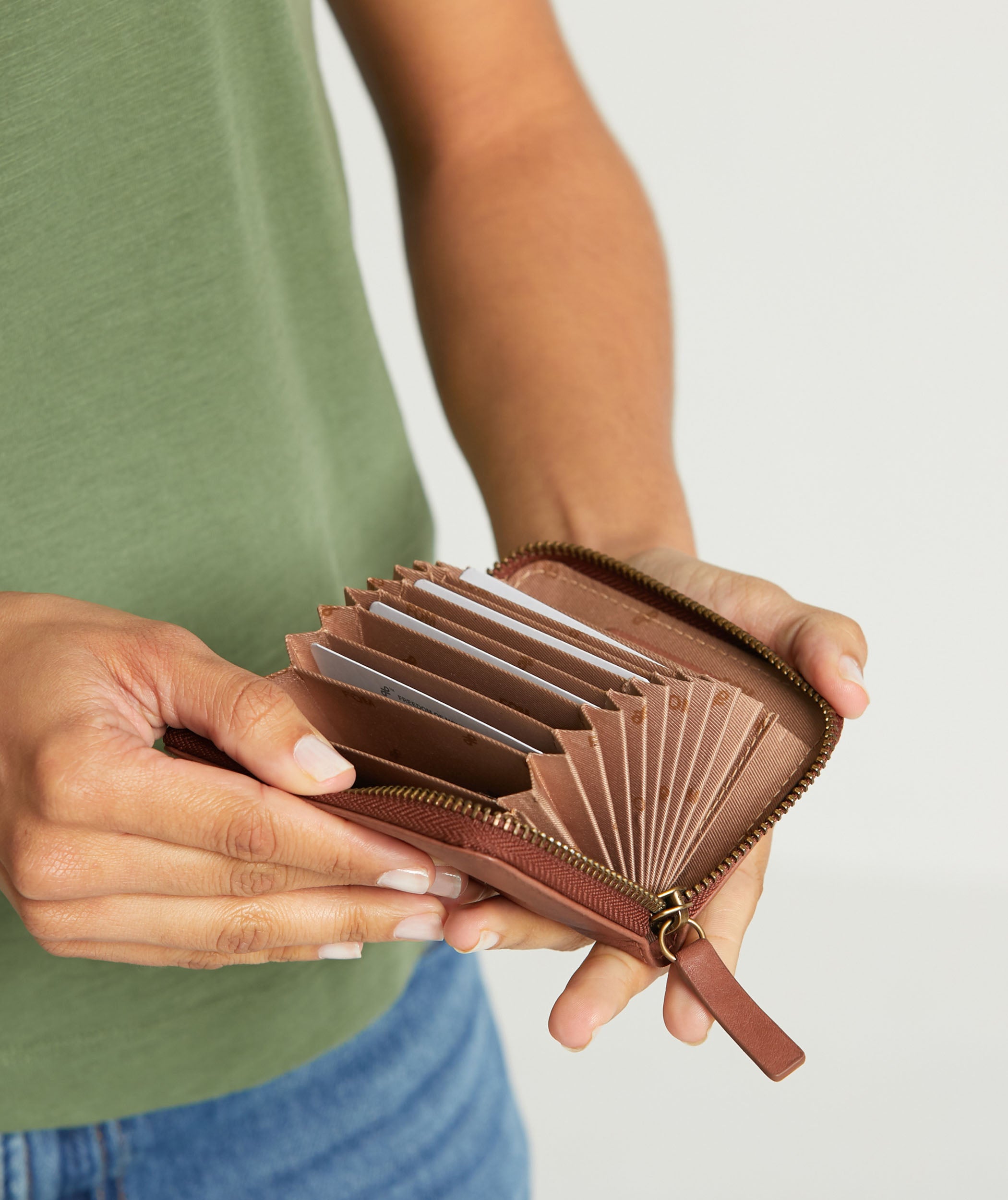 Zip-Around Card Holder - Chestnut